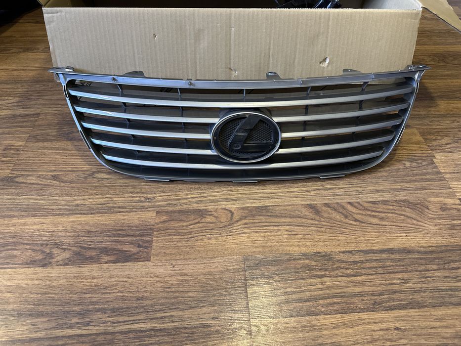 Решетка радиатора Lexus ES