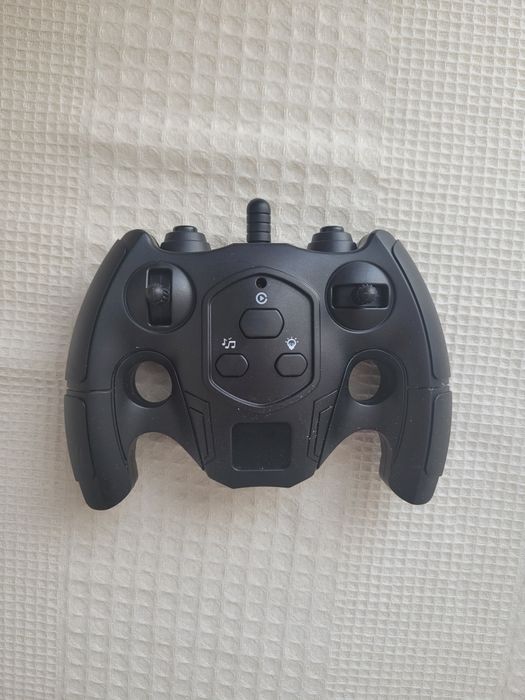 Робот-собака трансформер на пульте управления