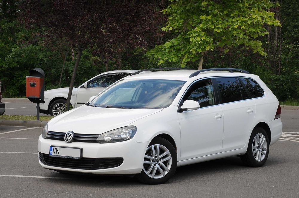 VW Golf 6 2011 1.6TDi 105 CP E5 CutieAut Clima Navi Camera, Proprietar