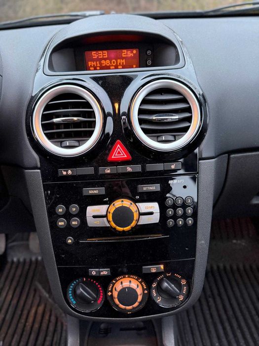 Opel Corsa D 1.4 Benzina 2009 90cp euro 5 volan incalzit computer bord