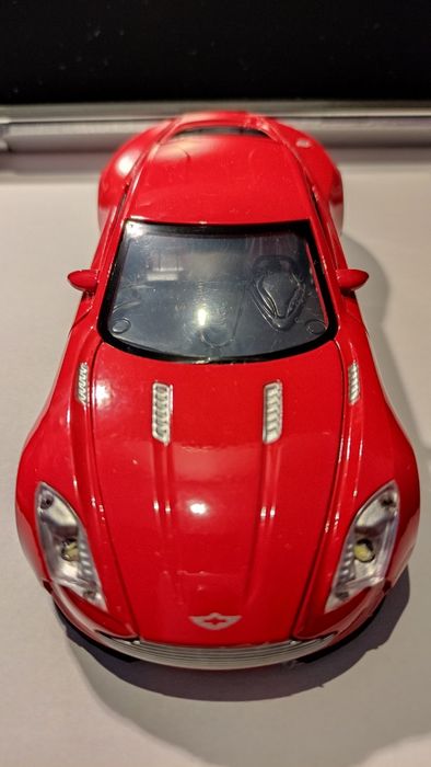 Aston Martin macheta metalica auto, noua