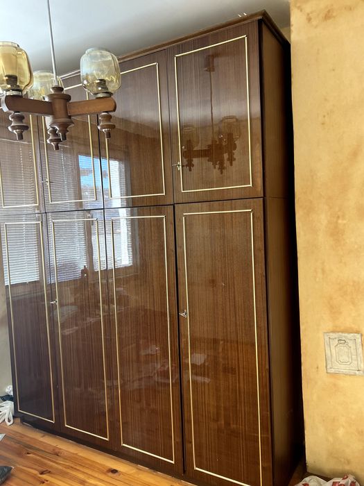 Комплект  за спалня (гардероб, тоалетка и две нощни шкафчета)