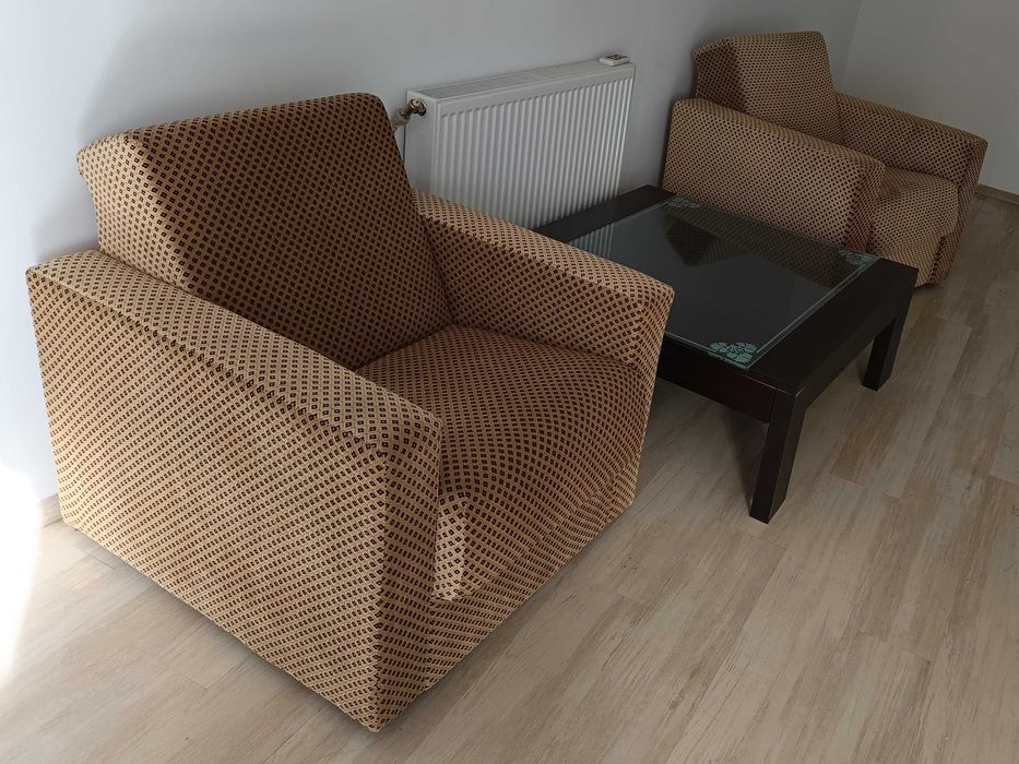 Set hol living 2Fotolii comode textil si masa pal cu sticla stare buna