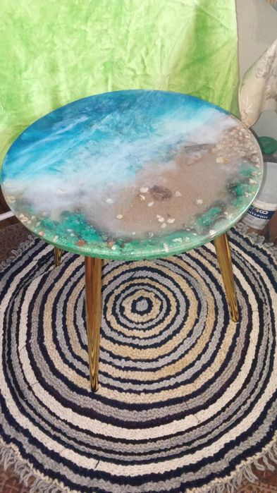 Холна маса в комплект със часовник и поднос