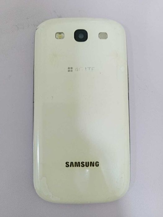 Samsung Galaxy S III zapchastga. Ekran singan plata yaxshi ishlaydi