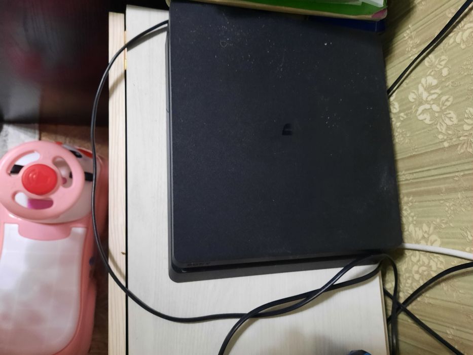 Продам сони плейстейшен 4