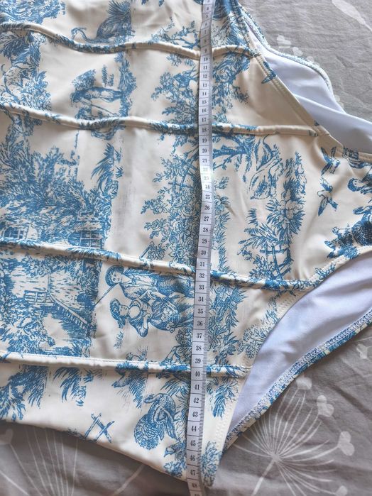 Бански хххл оформящ талията с твърди чашки