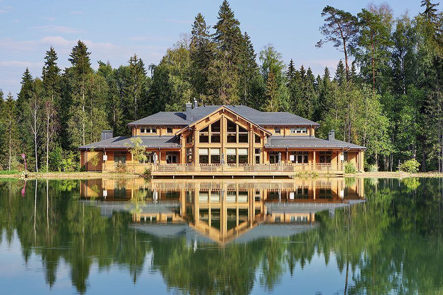 Бригада оказывает услуги по строительству деревянных домов