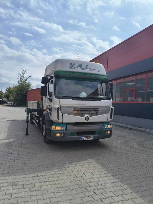 Camion cu macara
