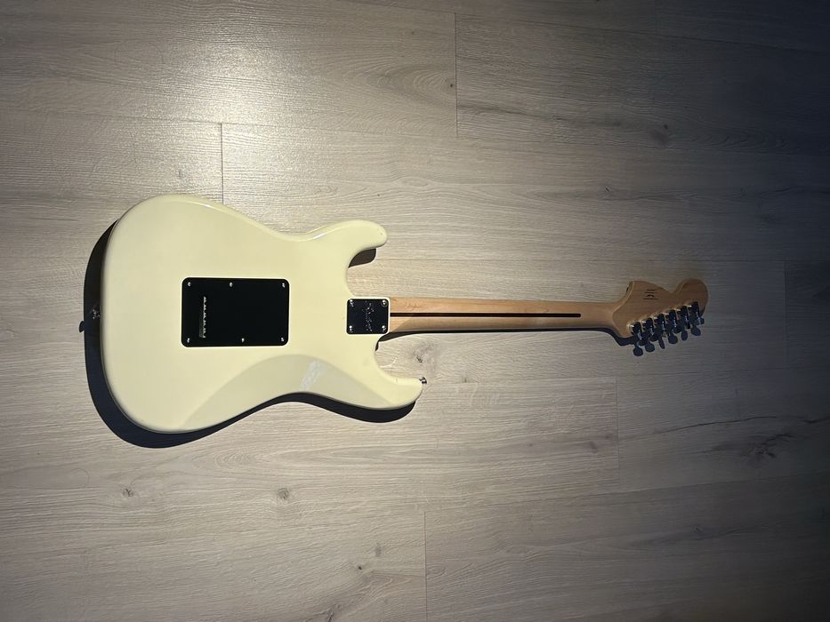 Squier FSR Affinity Series™ Stratocaster® HSS Olympic White