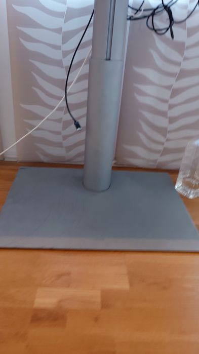 Birou reglabil pe inaltime manual, picior central, se poate automatiz