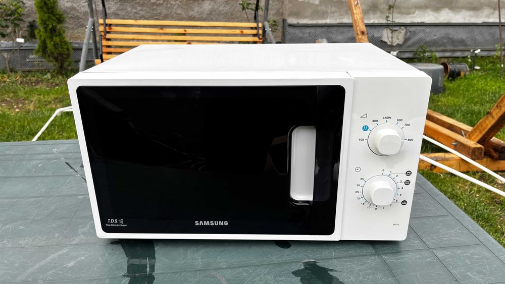 cuptor cu microunde Samsung nou