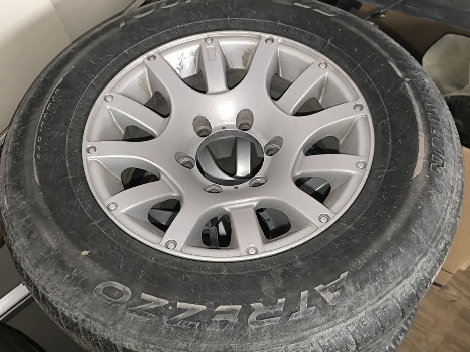 Продаю колёса 215/70 R15