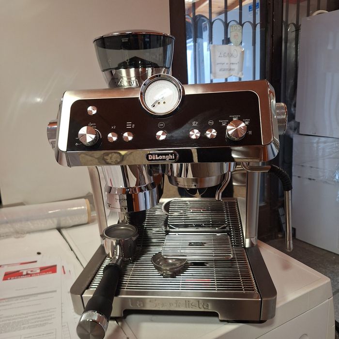 Кафе машина Делонги La Specialista  нова мострена бройка
