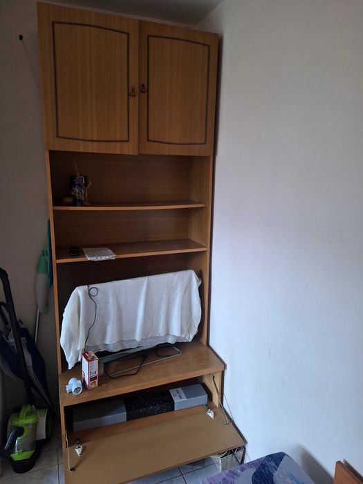 Подарявам шкафове от секции и две малки секции