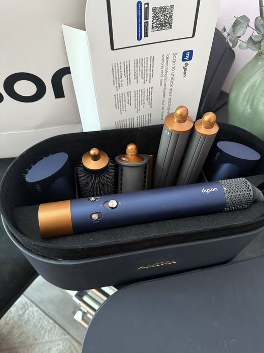 Dyson airwrap , темносиний