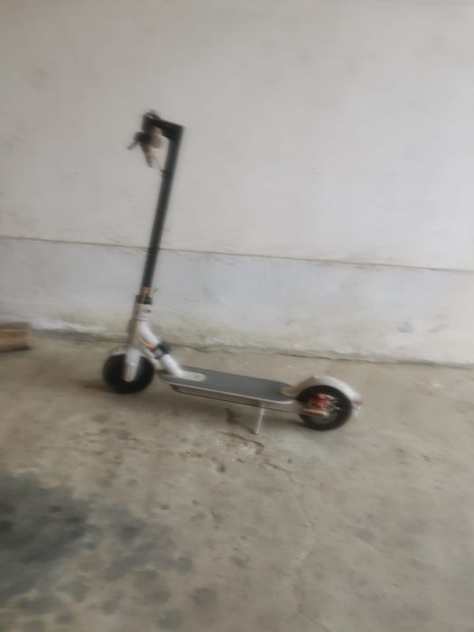 Vând trotineta electrica