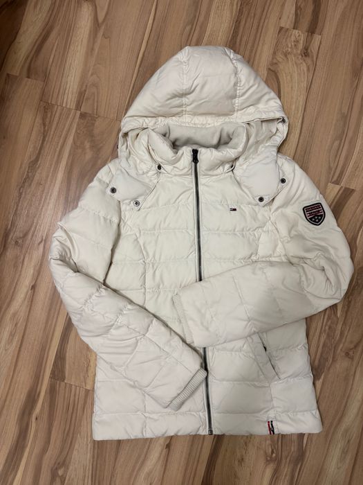 Дамско яке Tommy Hilfiger М размер