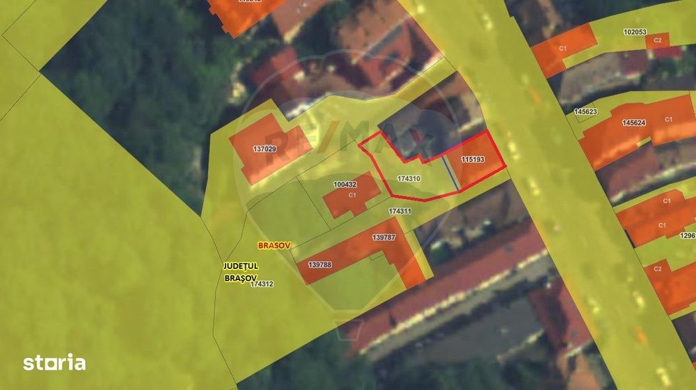 Vilă pe str Alexandru Ioan Cuza, 10 camere, S + P + E, teren 282 mp