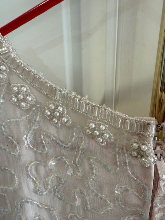 Нарядное расшитое платье