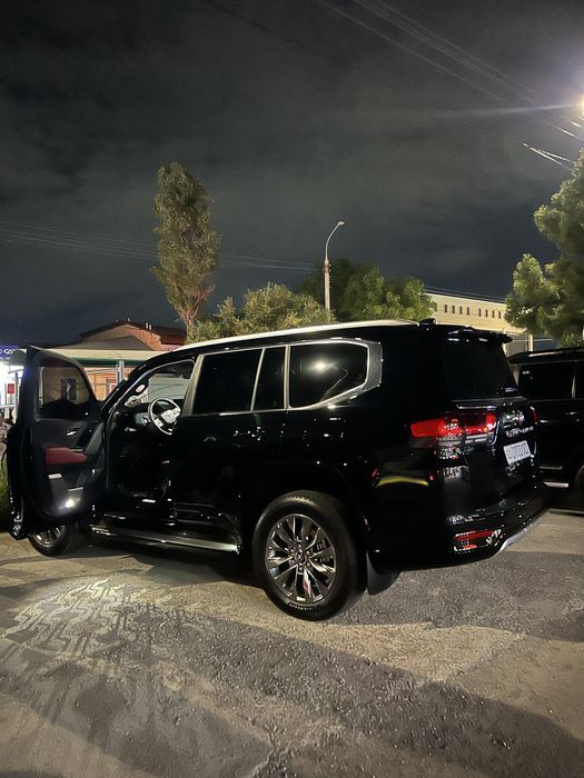 Toyota Land Cruiser 300