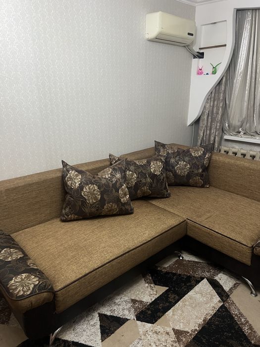 Продаю диван с 3-я подушками