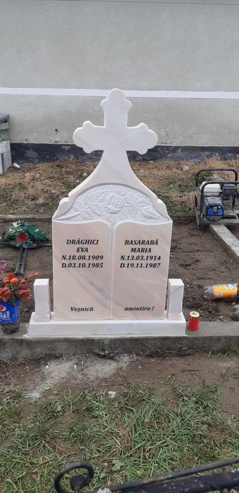 Monumente funerare,cruci de marmură
