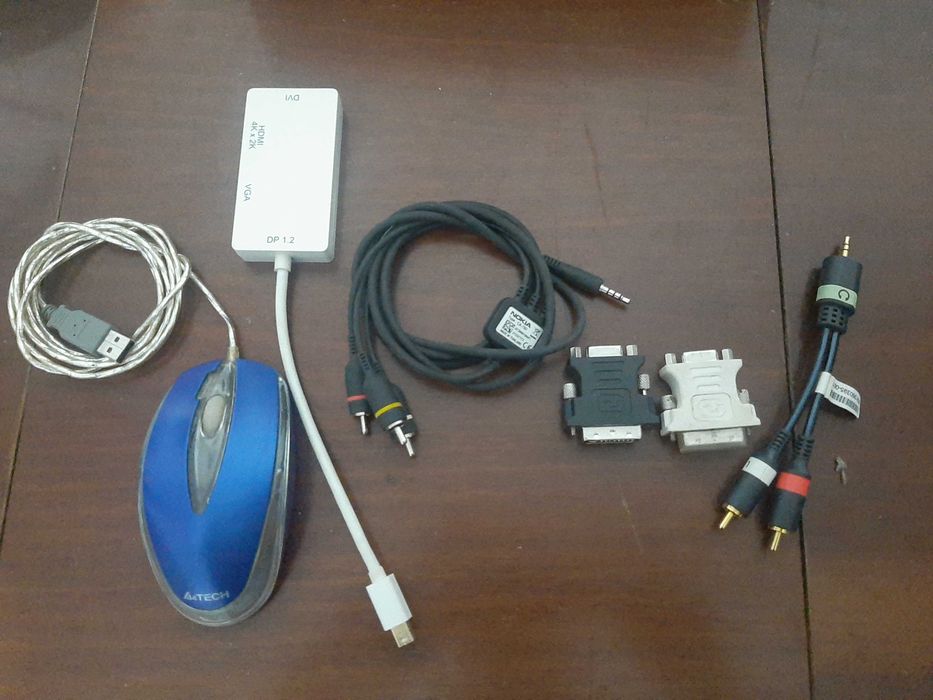 Lot adaptoare HDMI DVI VGA, cabluri audio RCA și mouse A4Tech