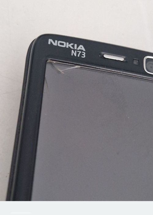 Telefon Nokia N73 cu o fisura mica in stânga  display-lui
