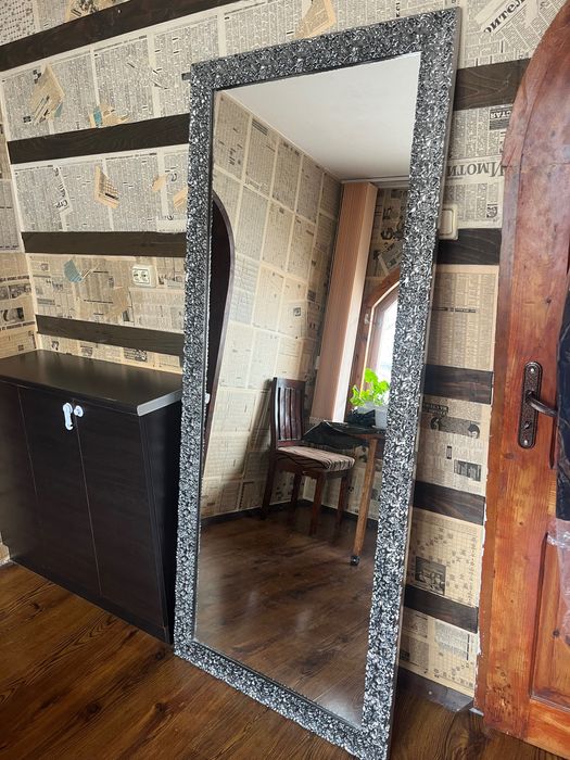 Голямо огледало, подходящо за стена