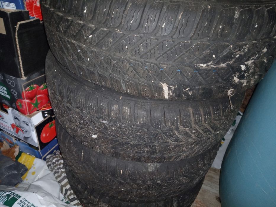 Гуми сас джанти чисто нови