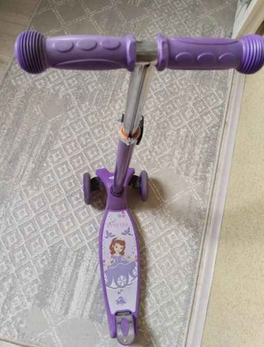 Детский самокат.