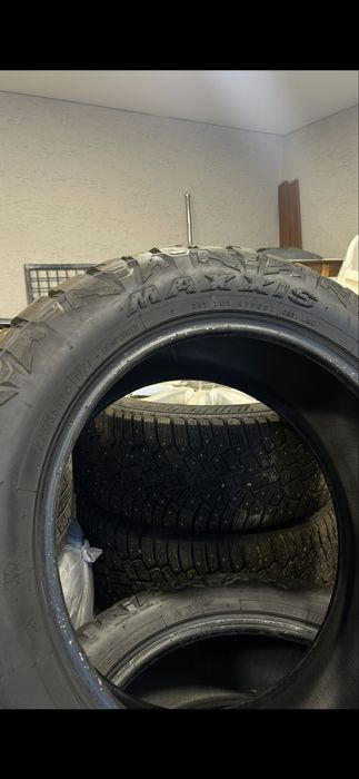 Продам шины Maxxis RAZR AT