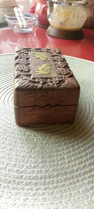 Деревянная коробка/шкатулка.