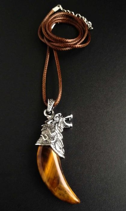 pandantiv lup si piatre semipretioase ochi de tigru / jasp