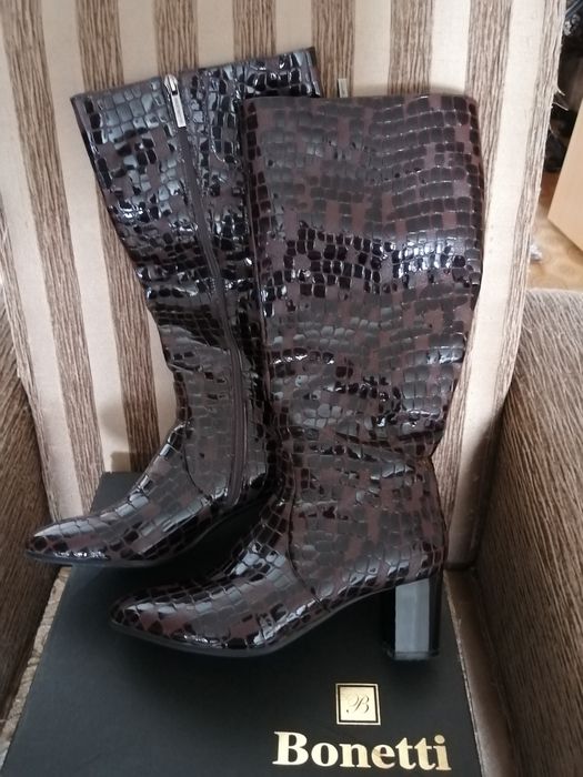 Продам ласковые сапоги.