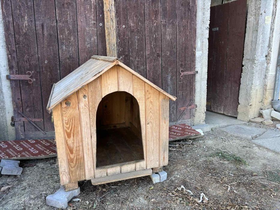 Къща за голямо куче