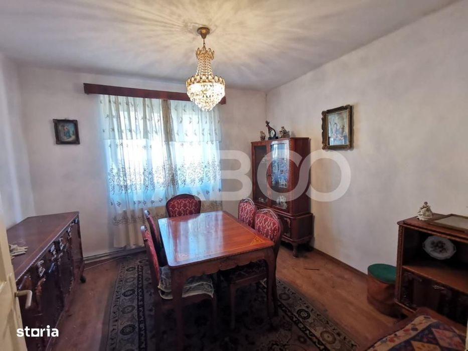 Casa cu 2 camere decomandate 335 mp teren in zona Parcul Tineretului
