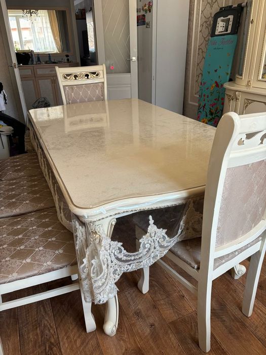 Продам стол со стульями за 270000 тенге