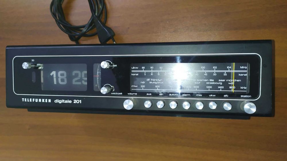 НЕМСКО Радио с часовник Telefunken от ЕДНО ВРЕМЕ от 70-те години