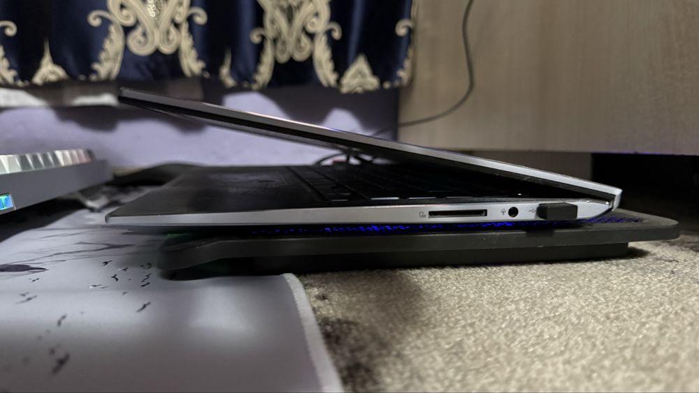 Asus zenbook 8/256Gb