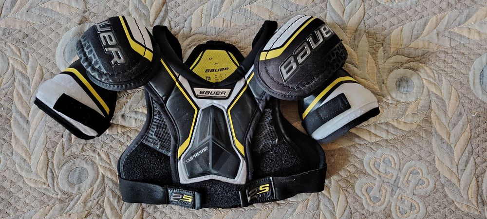 Продам нагрудник хоккейный