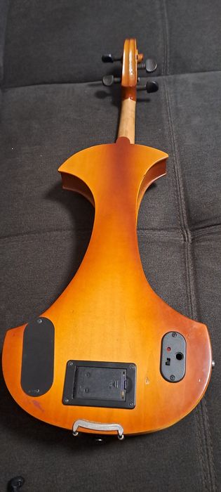 Vând vioară electrică