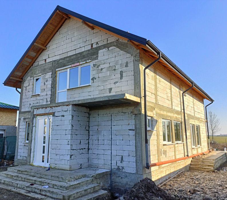 Casă Spațioasă (200 mp Utili) cu Teren de 1080 mp – Coada Izvorului (Mănești), Prahova | La Asfalt, Utilități & Tâmplărie Tripan