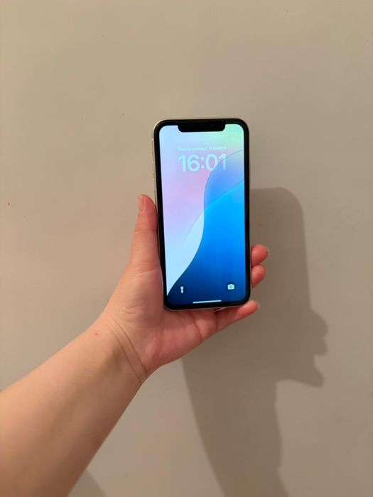 Айфон 11. 128 гб. Белый свет