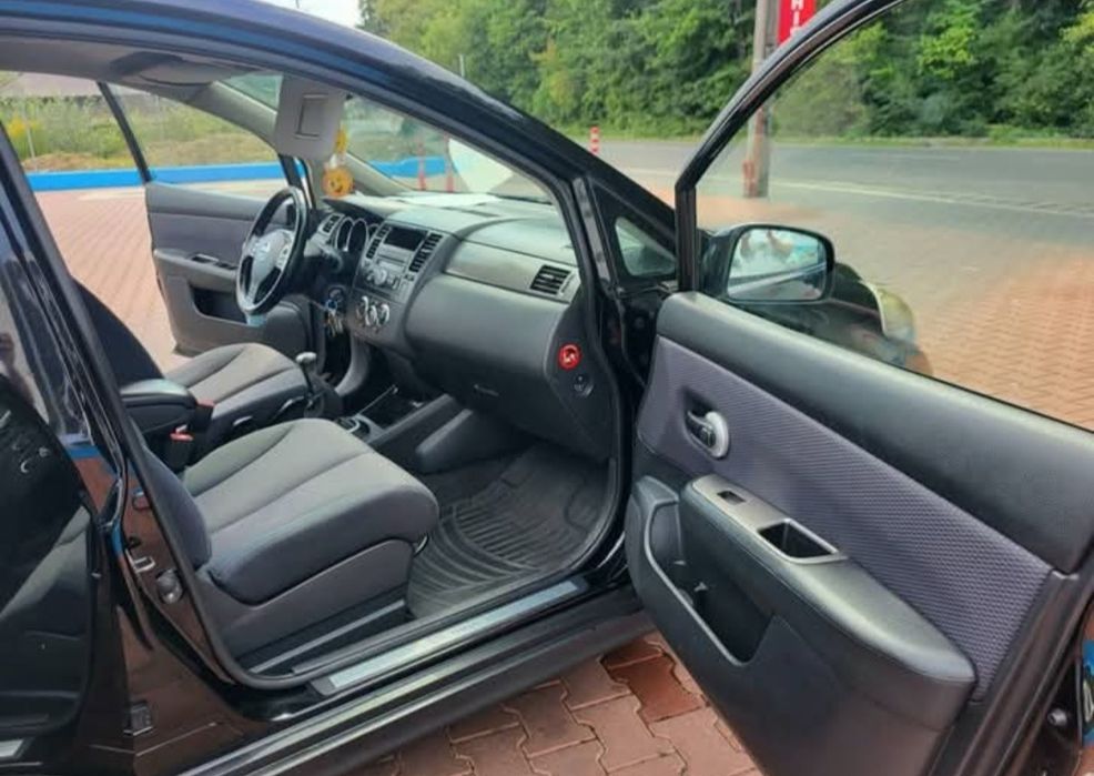 Vând Nissan Tiida