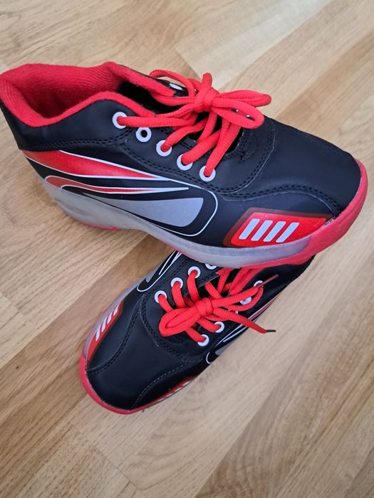 Adidași cu luminite și role mărimea 36