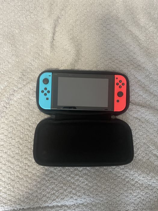Nintendo Switch + Pro Controler + 5 игри