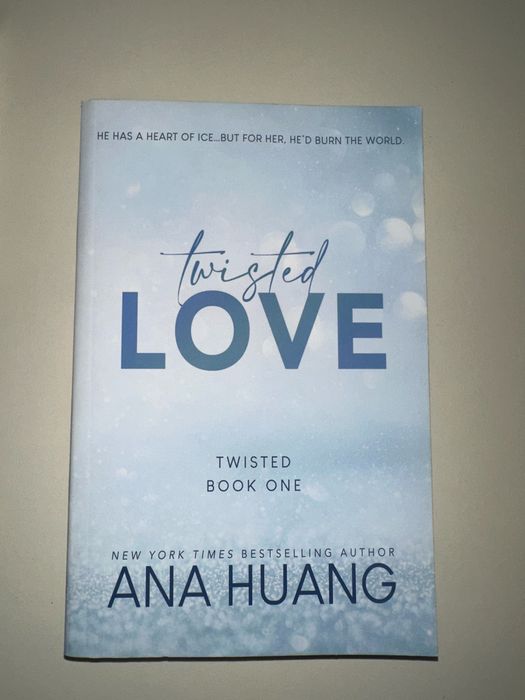 Carte de citit Twisted Love in engleza