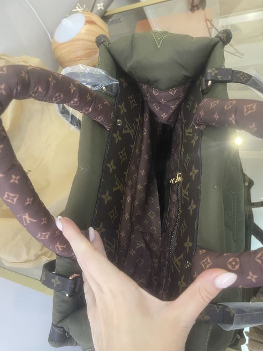 Чисто нова чанта LV